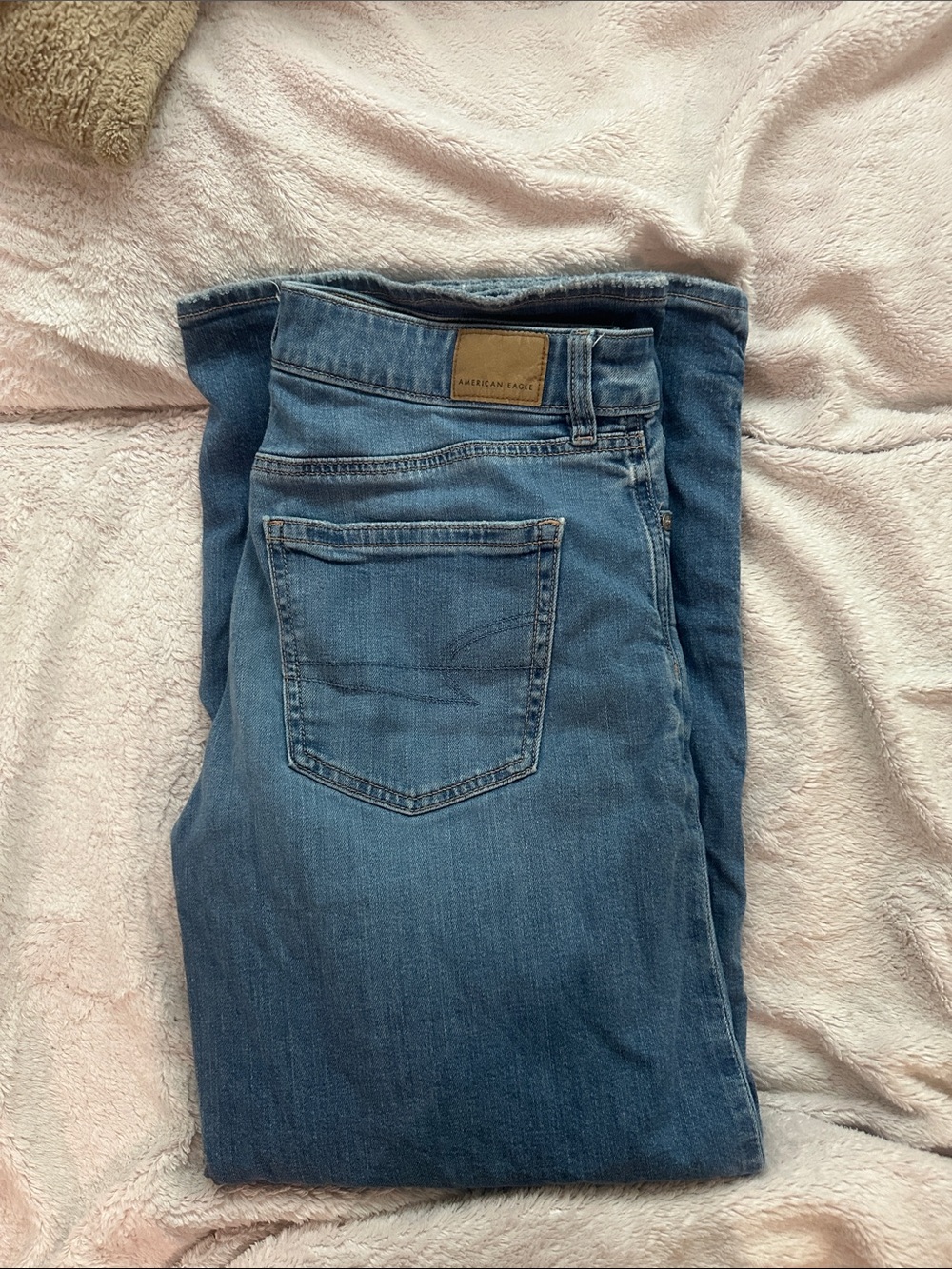 American Eagle Outfitters Wide-Leg Jeans in Medium Blue